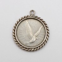 Auktion 376 / Los 1002 <br>Medaille in Silberfassung "Verband Deutscher Brieftaubenz&uuml;chter E.V. Essen", 7,3gr., ca. D-2,6cm