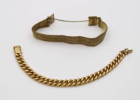 Auktion 376 / Los 1003 <br>2x goldfarbene Armb&auml;nder, wohl Doubl&eacute;, L-19,5cm