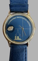 Auktion 376 / Los 2014 <br>Quartz Armbanduhr "Wiederaufbau Dresden Frauenkirche" limit. Auflage mit St&uuml;ck Stein aus Kirchenruine