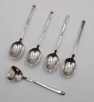 Auktion 376 / Los 11001 <br>4y Kaffeel&ouml;ffel sowie eine Zuckerschaufel 925er Silber, zus.103,7gr., ca. L-12,5cm