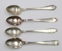 Auktion 376<br>3x div. 800er Silber-Kaffeel&ouml;ffel und 1x 830er Silber, zus. ca. 58,8gr., teilw. Altersspuren, L-13,6cm