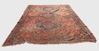 Auktion 376<br>grosser antiker  Orient-Teppich, wohl   KAUKASISCHER SOUMAK-TEPPICH.um 1900, Naturfarben ,Alters- und Gebrauchsspuren, reinigungsbed&uuml;rftig, tw. besch&auml;digt, 250x306