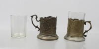 Auktion 376<br>Paar div. Teeglashalter, &auml;lter, Zinn, wohl um 1900, Gl&auml;ser nicht original, ca. H-7,5cm