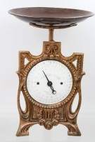 Auktion 376 / Los 16006 <br>Haushalts- oder Wirtschaftswaage um 1900, unter Farbe, Stellschraube fest, ca. H-34cm