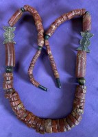 Auktion 376 / Los 1008 <br>Tribal Bauxit Steinkette, wohl Ghana, L-80 cm, ca. 190 gr, Tragespuren