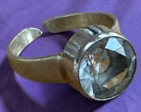 Auktion 376<br>Silberring-835- mit gr. klaren facett. Stein, offene Schiene, 4,62 gr