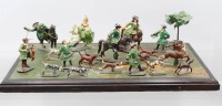 Auktion 376<br>Zinnfiguren auf Platte, bemalt, h&ouml;fische Jagdszene, Platte ca. 24,5 x 42,5cm