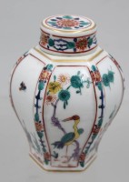 Auktion 376<br>Teedose, China, feine Bemalung, gemarkt, ca. H-11cm