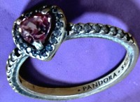 Auktion 376<br>Silberring-925- "Pandora", roter Centerstein, beidseitig  klare Steine, 2 fehlen,RG 52, 2 gr.