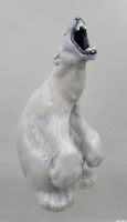 Auktion 376<br>br&uuml;llender Eisb&auml;r, Royal Copenhagen, Entw. Carl Frederik Liisberg, Modellnr. 502, leider geklebt, ca. H-32cm