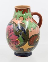Auktion 376<br>Jugendstil-Keramikvase,  NORICA, Entw. Carl Sigmund Luber (1868-1933), leider mehrfach Abplatzer sowie Chips am Stand, ca. H-20,5cm