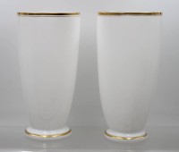 Auktion 376<br>Paar Milchglas-Vasen, wohl um 1900, Frankreich, Goldzier, 1x stark berieben, je H-29,5cm