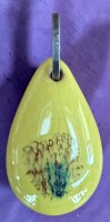 Auktion 376<br>gr. gelber Anh&auml;nger von "Rosenthal" gemarkt, H-6,5 cm mit &Ouml;se