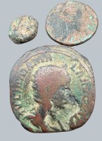 Auktion 376<br>3x antike M&uuml;nzen, gr&ouml;sste wohl r&ouml;misch, Kaiserzeit, alle in schlechter Erhaltung