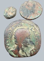 Auktion 376<br>3x antike M&uuml;nzen, gr&ouml;sste wohl r&ouml;misch, Kaiserzeit, alle in schlechter Erhaltung