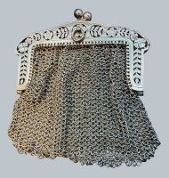 Auktion 376<br>mittelgrosse Silber-Ketten-B&ouml;rse, gepr&uuml;ft, ca. 7x6 cm, 41 gr, sehr gute Erhaltung