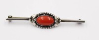 Auktion 376<br>Brosche, 830er Silber mit Koralle, 4,7gr., L-6cm