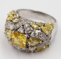 Auktion 376<br>925 Silberring ( Cocktailring )  mit gelben Steinen sowie Zirkonia .