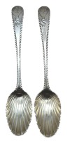 Auktion 376<br>2 Zierl&ouml;ffel, Silber, L&ouml;wenpunze und andere?, Ziermonogramm, L-12 cm, zus. 29 gr.