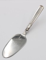 Auktion 376<br>Tortenheber, Silbergriff, D&auml;nemark 1959, L-20cm