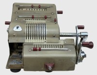 Auktion 376<br>Brunswiga RK 13, mechan. B&uuml;rorechenmaschine. 50/60-er JahreH-16 cm