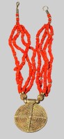 Auktion 376<br>je vierreihiges Korallencollier mit gr. Messing-Anh&auml;nger, 90,25 gr, L-46 cm