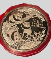 Auktion 376<br>gr. Silberm&uuml;nze-999-100 Y&uuml;an, Panda, 12 Unzen (373,25 gr.), 1992, in orig. Holzkasten,