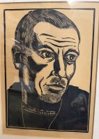 Auktion 376<br>unleserl. sign. M&auml;nnerportrait, ger/Glas, RG 51x41 cm, Holzschnitt "Fischer" betitelt
