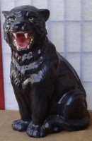 Auktion 376<br>sitzender schwarzer Panther, H-46 cm