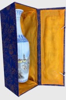 Auktion 376<br>gr. Eierschalen-Porzellan-Vase, Emaillefarben handbemalt, in Kasten, H-48 cm, wohl Mitte 20.Jhd.
