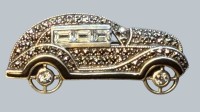 Auktion 376<br>Silber-925- Brosche "Auto", Markasitenbesatz und klare Steine als Fenster, 5x2 cm, 10,79 gr
