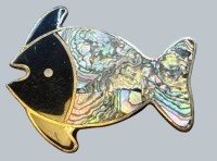 Auktion 376<br>Brosche "Fisch" mit Perlmuttauflage, Alpaca, 4,5x3,5 cm