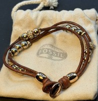Auktion 376<br>FOSSIL-Armband, Lederband mit Charms, in orig. Stoffbeutel