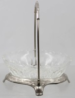 Auktion 376<br>Glasschale in versilbertem Halter im Jugendstil .