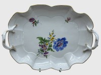 Auktion 376<br>gr. Anbiet-Henkelschale "Meissen" Blumenmalerei, 32,5x24 cm,