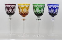 Auktion 376<br>edle R&ouml;mer- bzw. Kristallweingl&auml;ser aus buntem &Uuml;berfangglas, hergestellt in traditioneller Handarbeit von der  Dorotheenh&uuml;tte Wolfach .