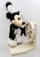 Auktion 376<br>die limitierte Steiff Disney Steamboat Willie Mickey Mouse mit Steuerrad .