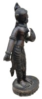 Auktion 376<br>Bronzefigur einer weiblichen Gottheit , wohl Indien, 19. Jahrhunderts, modelliert mit einer erhobenen Hand, H-13,5 cm, Alterspatina