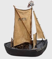 Auktion 376<br>antikes Modell einesFischerbootes aus Holz, &uuml;berholungsbed&uuml;rftig, Netz, Scherbrett und Ruder anbei, H-58 cm, L-53 cm