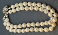 Auktion 376<br>doppelreihiges Perlenarmband mit Weissgoldschliesse-585- mit Diamanten, Perlen tw. Tragespuren, ohne L&uuml;ster, D- ca. 0,7 cm, L-20 cm, 25,24 gr