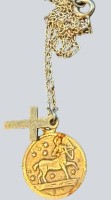 Auktion 376<br>Halskette Silber-835- mit Sternzeichenanh&auml;nger "Sch&uuml;tze" und Kreuz, 2,53 gr.