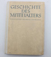 Auktion 376<br>&bdquo;Geschichte des Mittelalters&ldquo; (herausgegeben von Jewgeni Kosminski / E. A. Kosminskij und S. D. Skaskin), einem klassischen geschichtswissenschaftlichen Lehr- und Fachbuch