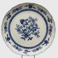 Auktion 376<br>gr. Platte, Schwerter-Meissen, Zwiebelmuster, 2.Wahl, D-27,5 cm