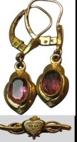 Auktion 376<br>Paar antike Ohrh&auml;nger und eine Brosche, wohl beide Schaumgold, rote Steine bzw. Saatperlchen, beide Altersspuren