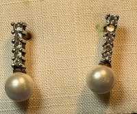Auktion 376<br>Paar Ohrstecker, Silber-925- mit Perlen, neu auf Display, L-2 cm