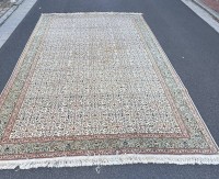 Auktion 376<br>gr. Webteppich, 225x340 cm, mittig fleckig