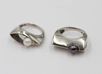Auktion 376<br>2x div. moderne 925er Silber-Ringe, je mit Perle, zus. ca. 9,5gr., RG 48/49