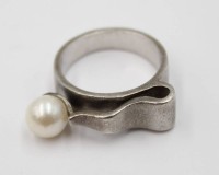 Auktion 376<br>moderner 925er Silber-Ring mit Perle, 8,2gr., RG 57