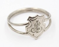 Auktion 376<br>Serviettenring, silberfarben, Ziermonogramm, ca. D-5cm