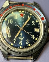 Auktion 376<br>mechanische Vostok (Wostok) Komandirskie Armbanduhr, Kal. Kaliber 2414A, 17 Steine Werk l&auml;uft, U-Boot-Motiv, ohne Band